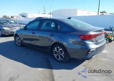 2021 Kia Forte Lxs z USA, uszkodzony, nr VIN 3KPF24AD1ME306697